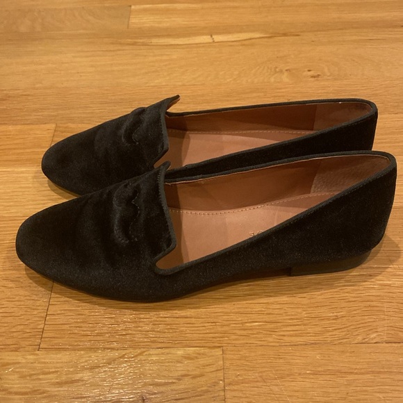 Neely & Chloe Velvet Flats. - Picture 4 of 7